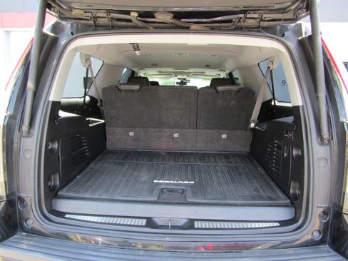 Used 2017 Cadillac Escalade ESV Luxury image 12