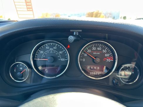 Used 2017 Jeep Wrangler Unlimited Rubicon image 2