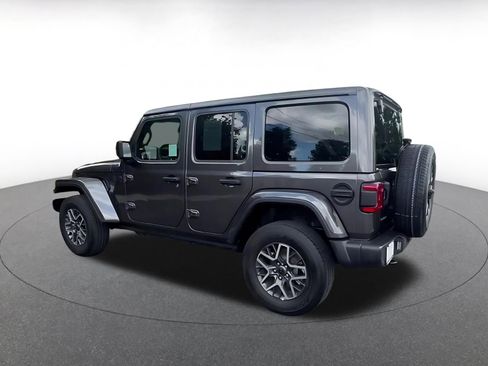 Used 2025 Jeep Wrangler Unlimited Sahara AWD/4WD image 10