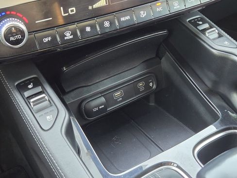 Used 2023 Kia Telluride EX image 17