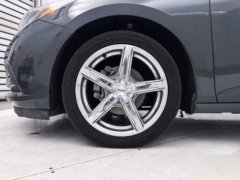 Used 2018 Chevrolet Cruze LT image 11