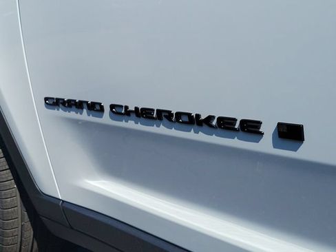 New 2026 Jeep Grand Cherokee Limited w/ Limited Altitude Package AWD/4WD image 19