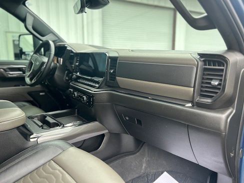 Used 2024 Chevrolet Silverado 2500 ZR2 w/ Technology Package image 17