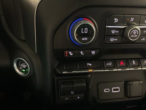 Used 2022 Chevrolet Silverado 1500 LTZ AWD/4WD image 3
