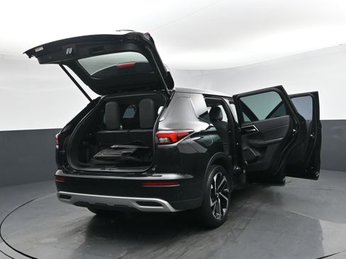 Used 2023 Mitsubishi Outlander SE image 31