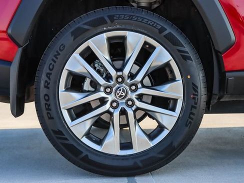 Used 2023 Toyota RAV4 XLE Premium image 10