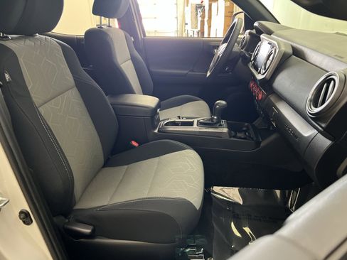 Used 2023 Toyota Tacoma TRD Sport w/ Technology Package image 25