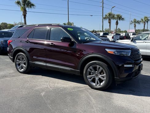 Certified 2022 Ford Explorer XLT w/ Equipment Group 202A AWD/4WD image 2