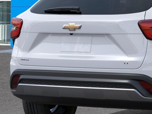 New 2026 Chevrolet Trax LT w/ LT Convenience Package FWD image 37