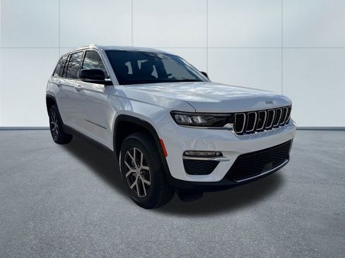 Certified 2025 Jeep Grand Cherokee Limited w/ Trailer Tow Package image 9