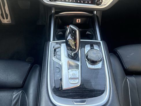 Used 2017 BMW 750i xDrive image 25