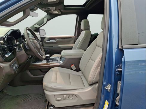 Used 2024 Chevrolet Silverado 1500 LT Trail Boss w/ Convenience Package II AWD/4WD image 11