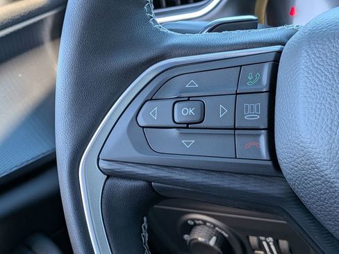 New 2025 Jeep Grand Cherokee Altitude image 21