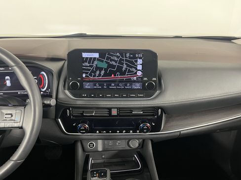 Used 2023 Nissan Rogue Platinum image 14