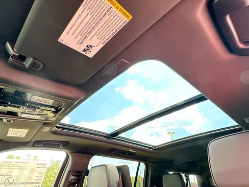 New 2026 GMC Yukon XL Denali w/ Denali Reserve Package AWD/4WD image 11