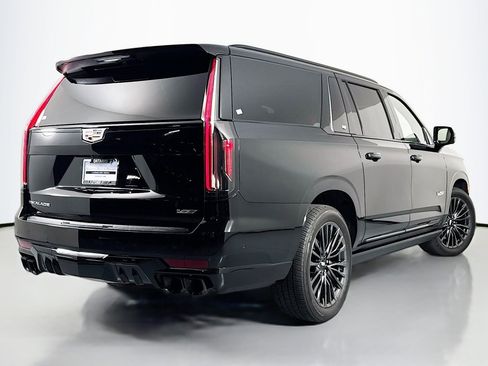 Used 2023 Cadillac Escalade ESV V image 12