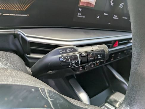 Certified 2025 Kia Sorento LX FWD image 32