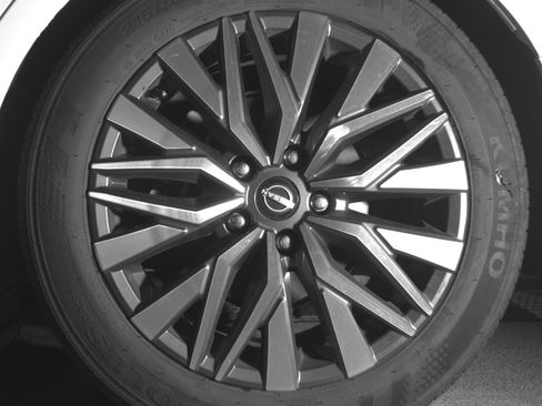 Used 2025 Nissan Altima 2.5 SV image 14