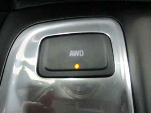 Used 2021 Chevrolet Equinox LT w/ Driver Convenience Package image 22