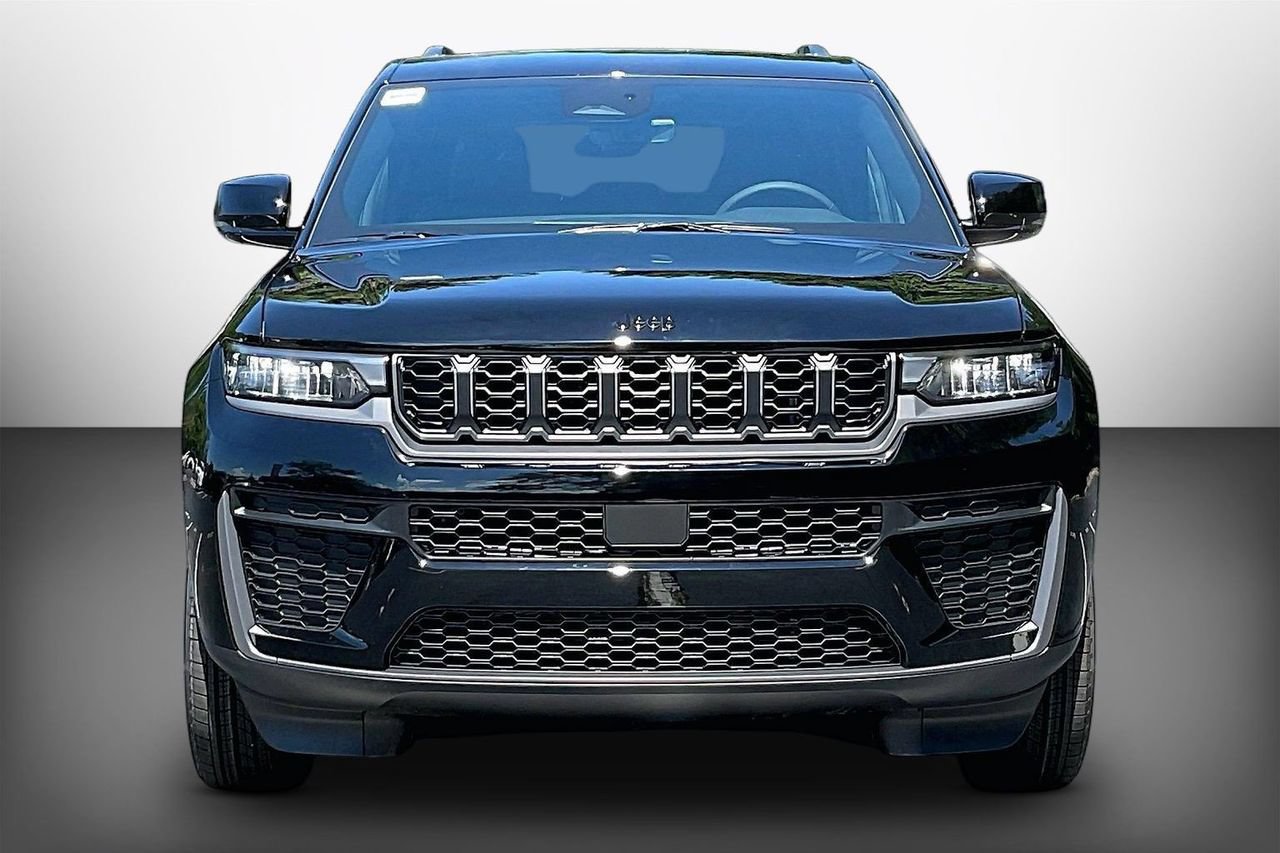 New 2027 Jeep Grand Cherokee Altitude AWD/4WD image 3
