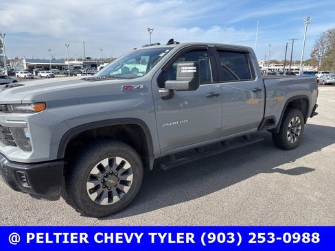 Used 2025 Chevrolet Silverado 2500 Custom w/ Custom Value Package image 3