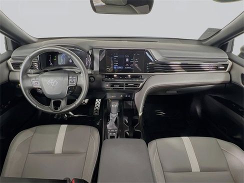 Used 2025 Toyota Camry SE image 27