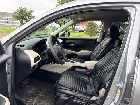 Used 2023 Honda HR-V LX image 15