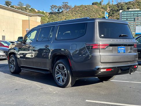 Used 2024 Jeep Wagoneer L Series II RWD image 13
