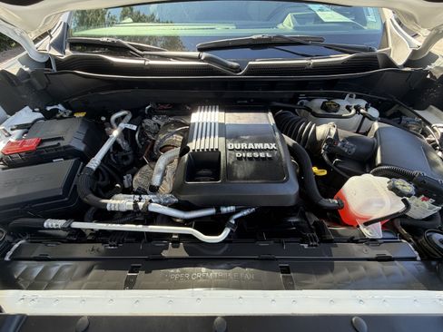 Used 2024 Chevrolet Silverado 1500 ZR2 w/ Technology Package AWD/4WD image 10