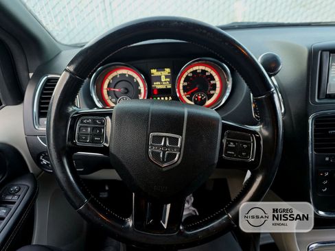 Used 2019 Dodge Grand Caravan SXT w/ Rear Park Assist Package image 11