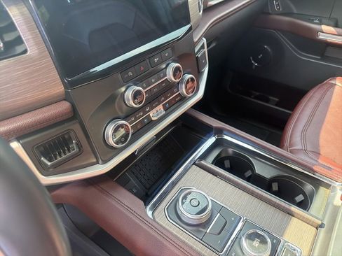 Used 2024 Ford Expedition Limited image 14
