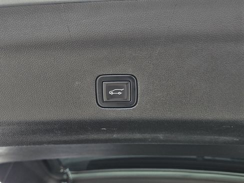 Used 2023 Chevrolet Tahoe Premier RWD image 12