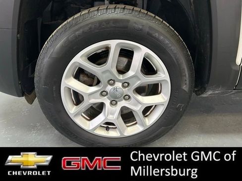 Used 2016 Jeep Renegade Latitude image 13