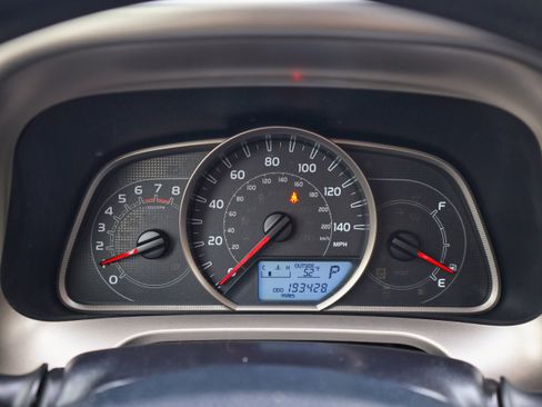 Used 2014 Toyota RAV4 LE image 18