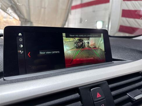 Used 2018 BMW 320i xDrive 320i xDrive image 36