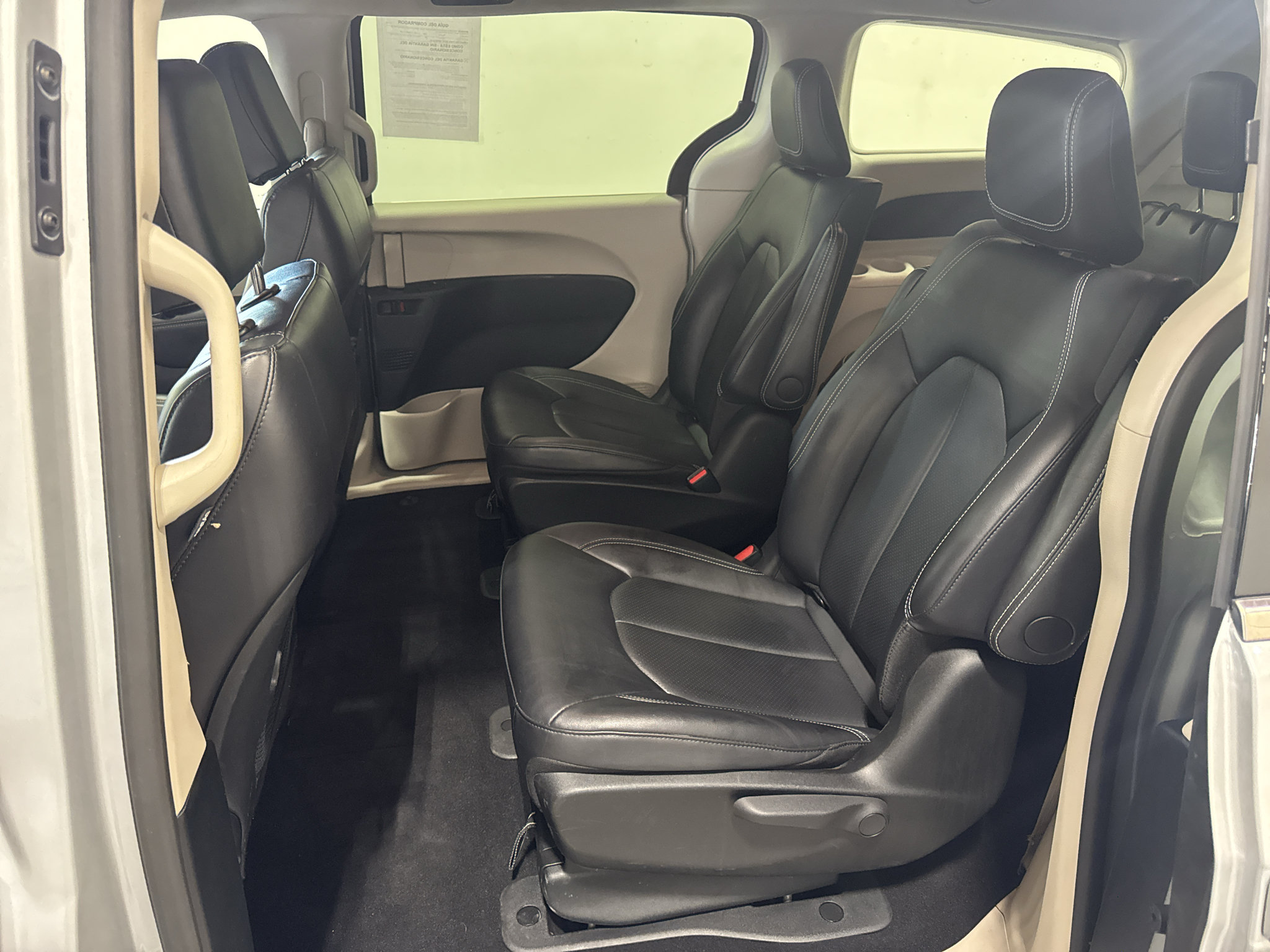 Used 2024 Chrysler Pacifica Limited FWD image 27