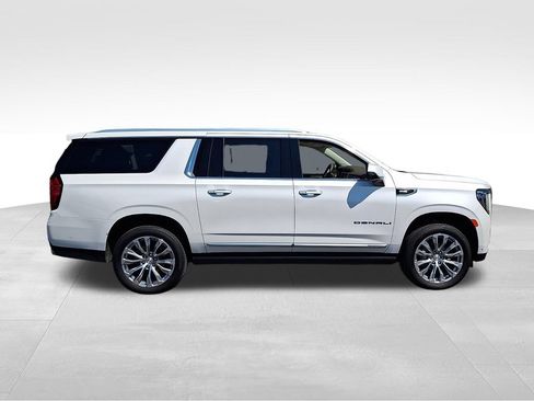 Used 2024 GMC Yukon XL Denali w/ Denali Reserve Package AWD/4WD image 7