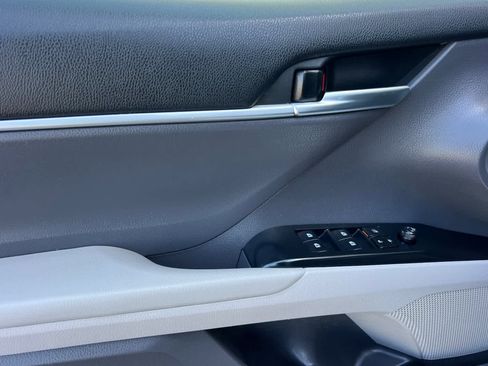 Used 2018 Toyota Camry LE FWD image 11