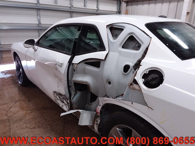 Used 2016 Dodge Challenger SXT RWD image 15