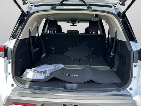 New 2026 Nissan Pathfinder SL AWD/4WD image 10