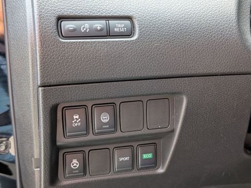 Used 2022 Nissan Rogue Sport SV FWD image 17
