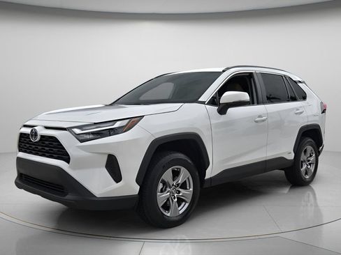 Used 2024 Toyota RAV4 LE AWD/4WD image 9