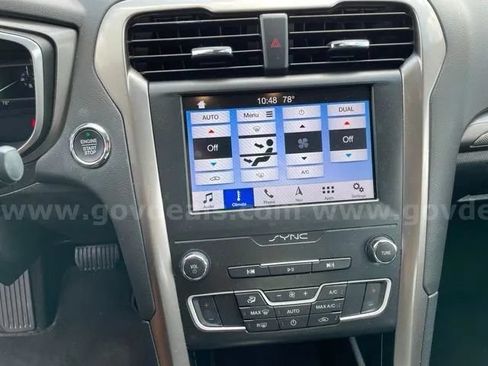 Used 2019 Ford Fusion SE FWD image 23