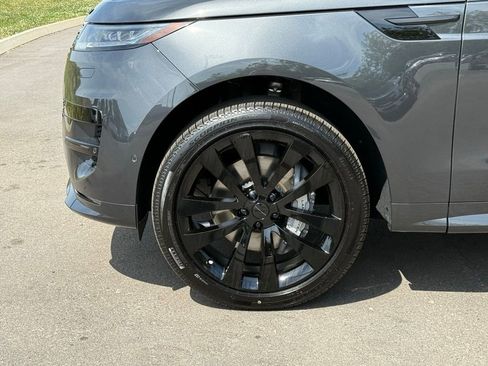 New 2026 Land Rover Range Rover Sport Dynamic SE AWD/4WD image 9