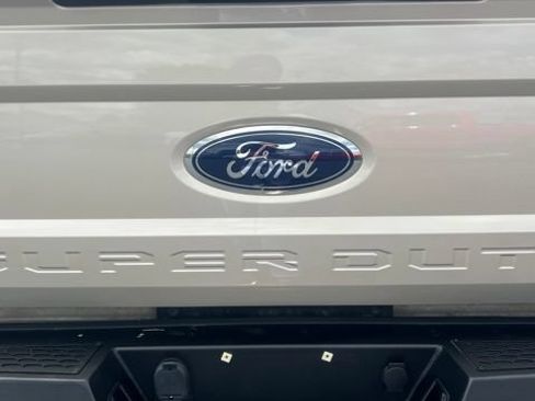 Used 2017 Ford F350 Lariat w/ Tow Technology Bundle AWD/4WD image 11