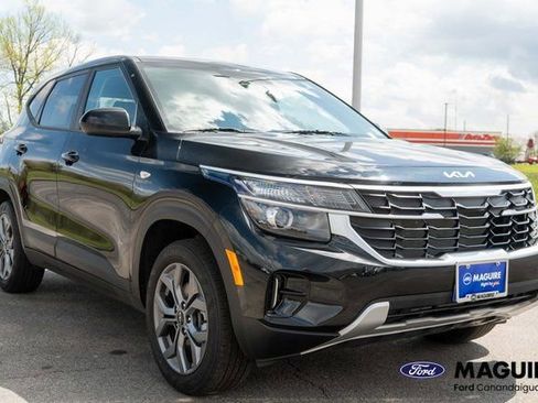 Used 2024 Kia Seltos LX AWD/4WD image 4