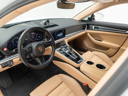 Certified 2023 Porsche Panamera Platinum Edition image 4