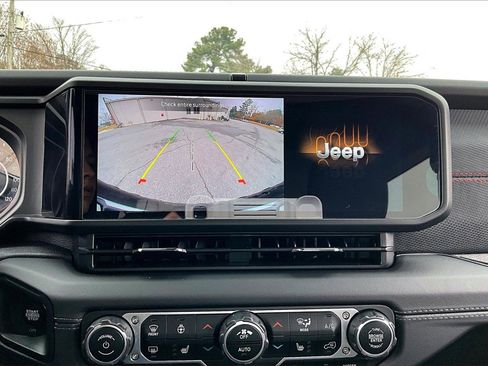 Used 2024 Jeep Wrangler Rubicon w/ Safety Group image 12