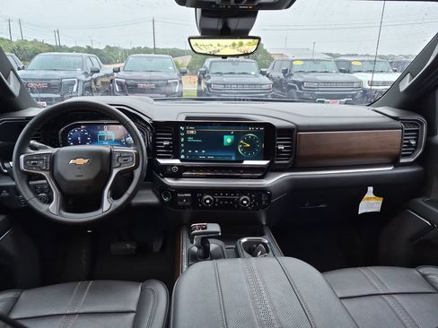 Used 2024 Chevrolet Silverado 1500 High Country w/ High Country Premium Package RWD image 34