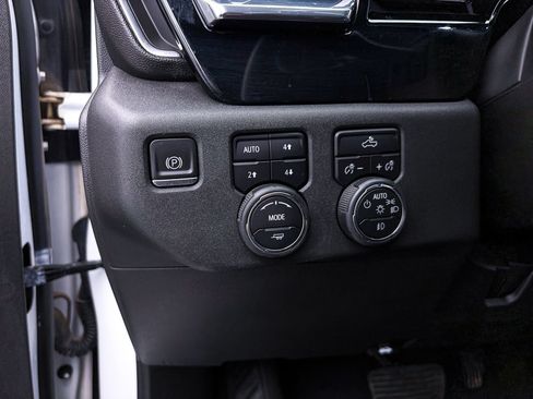 Used 2023 Chevrolet Silverado 1500 LT Trail Boss w/ Protection Package AWD/4WD image 4